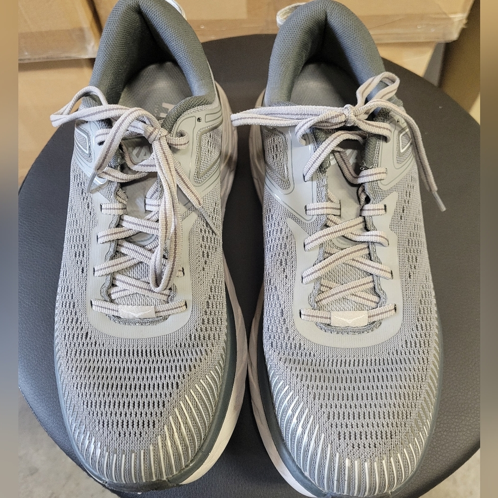 Like NEW Mens Hoka OneOne BONDI 7 suze 8